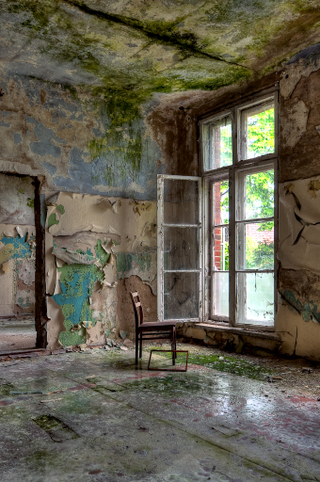 Illustration for article titled The Decaying Remains of Abandoned Hospitals